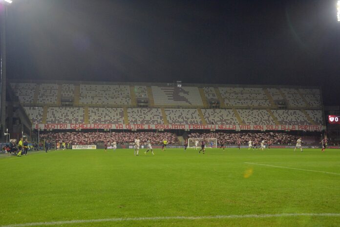 salernitana-bari-striscione-gemellaggio